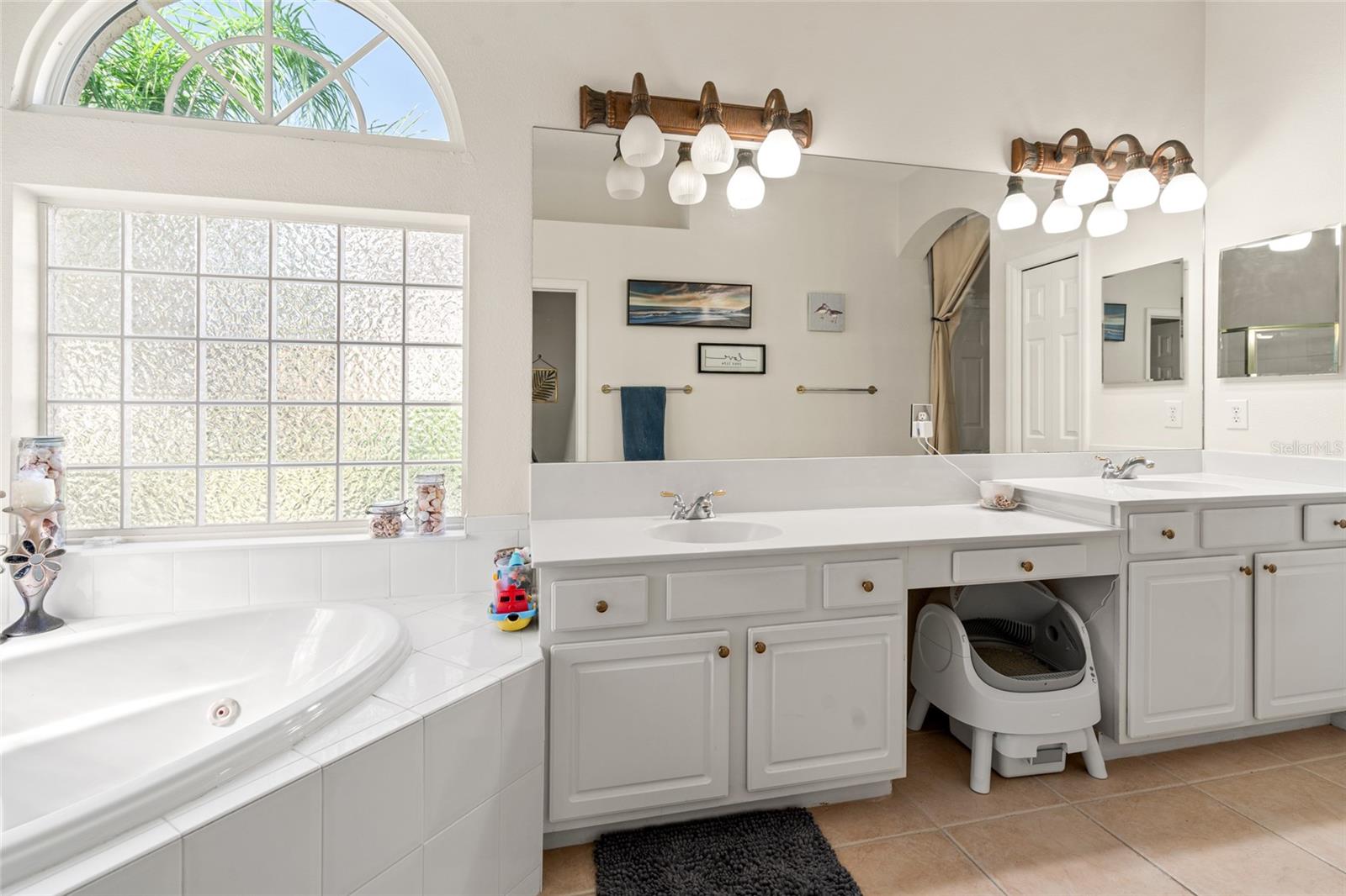 Image 15 of 65 For 18118 Diamond Cove Court