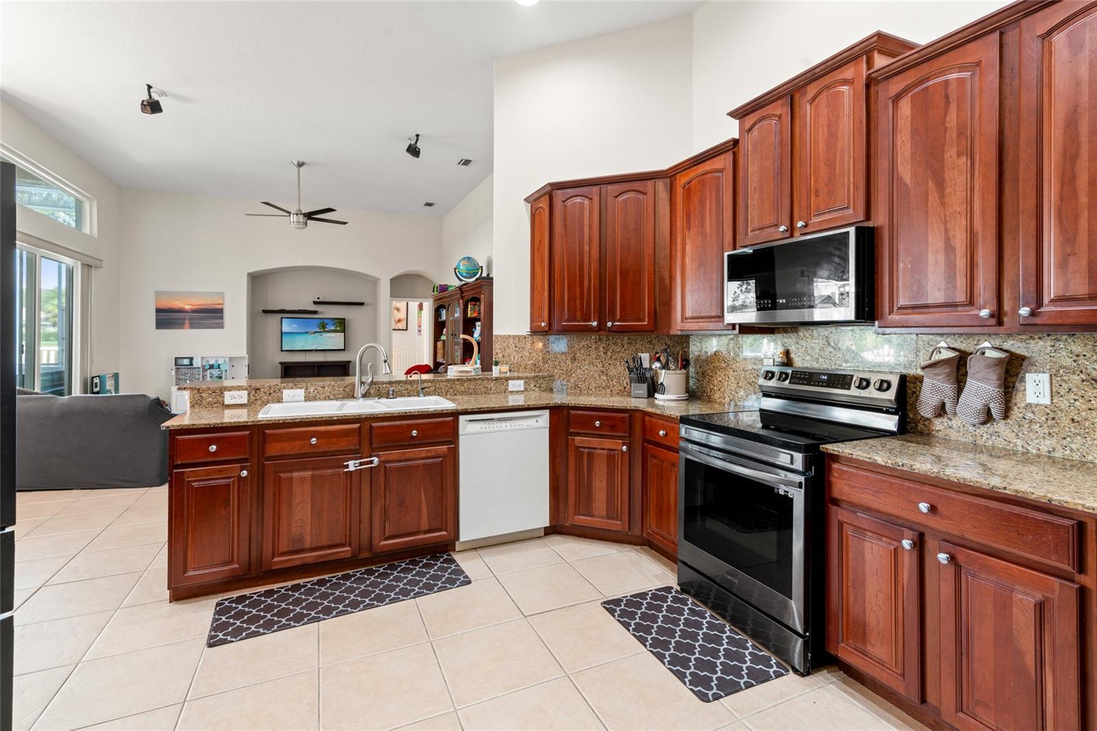 Image 20 of 65 For 18118 Diamond Cove Court