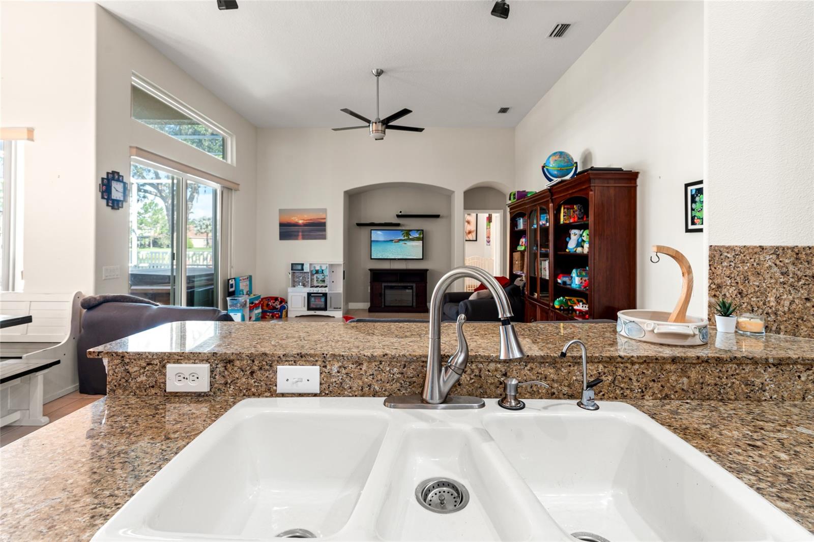 Image 21 of 65 For 18118 Diamond Cove Court