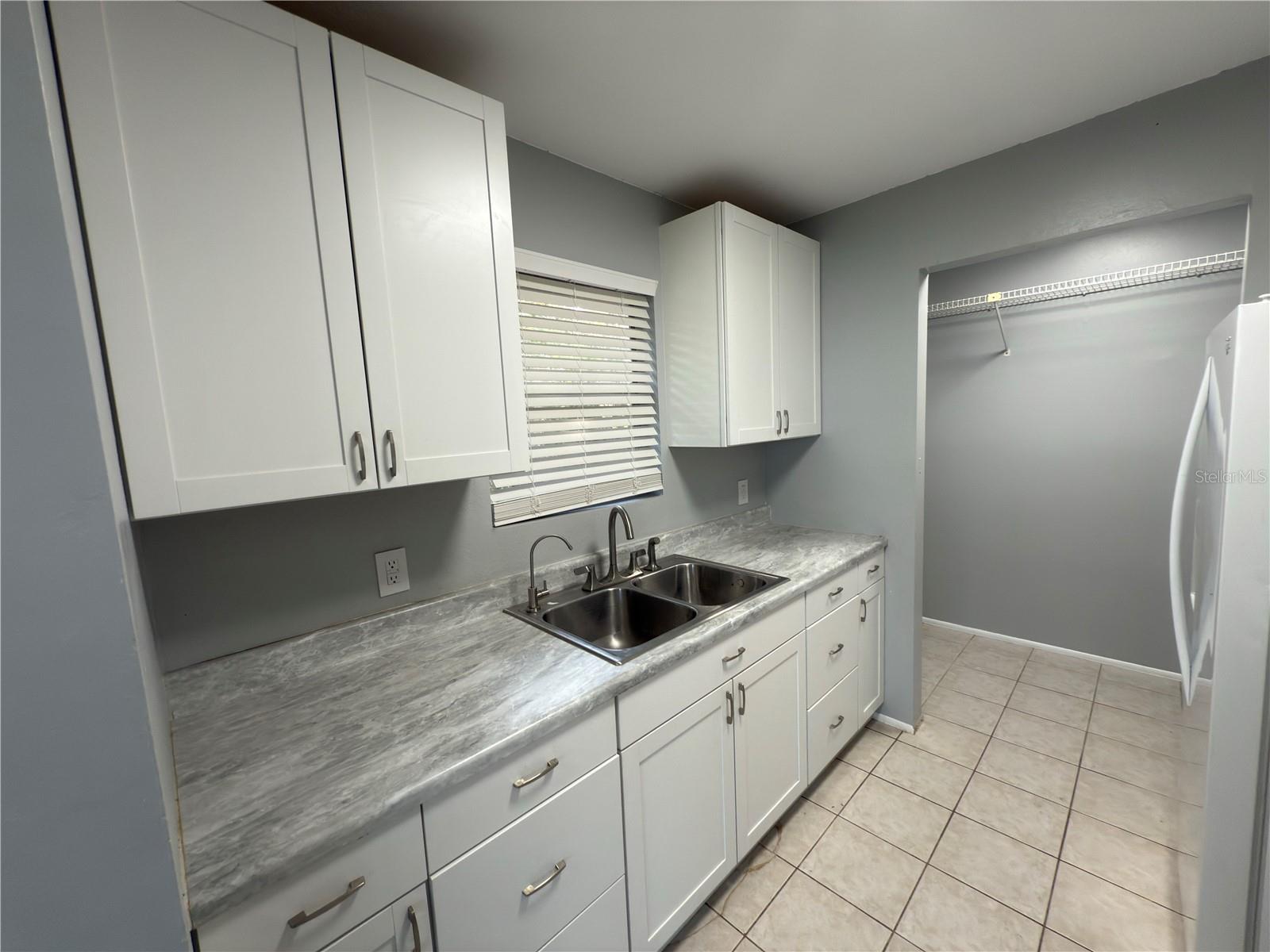 Listing photo id 42 for 3765 Shore Boulevard