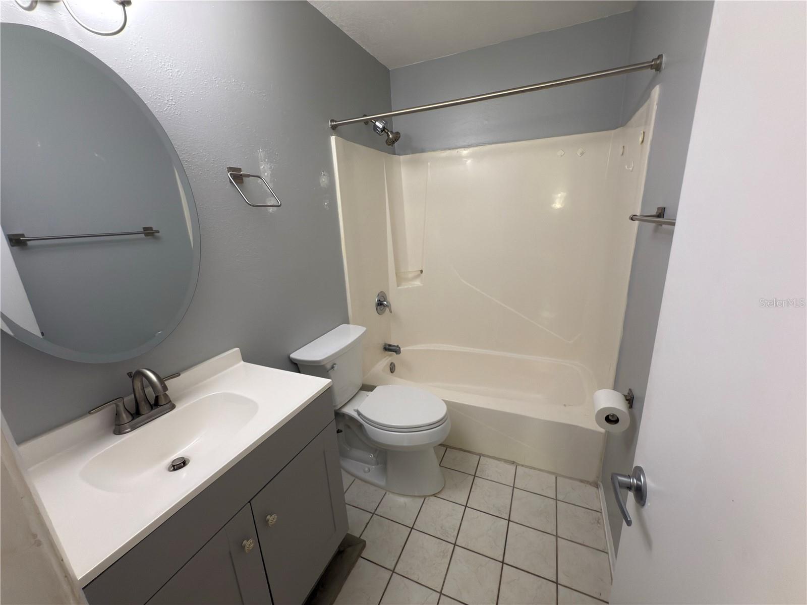 Listing photo id 43 for 3765 Shore Boulevard