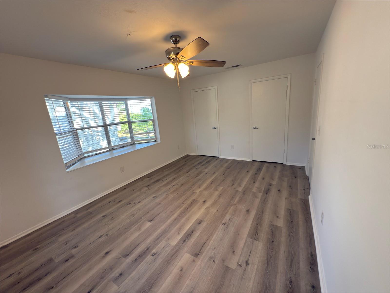 Listing photo id 47 for 3765 Shore Boulevard
