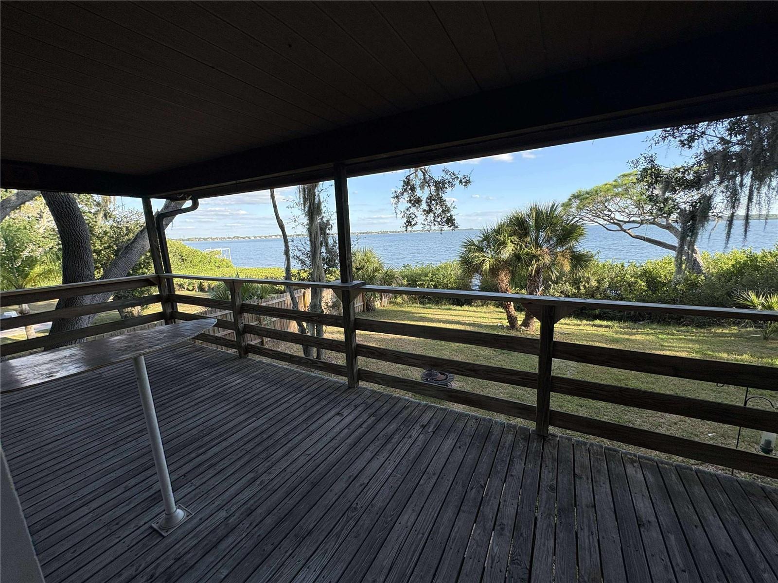 Listing photo id 49 for 3765 Shore Boulevard