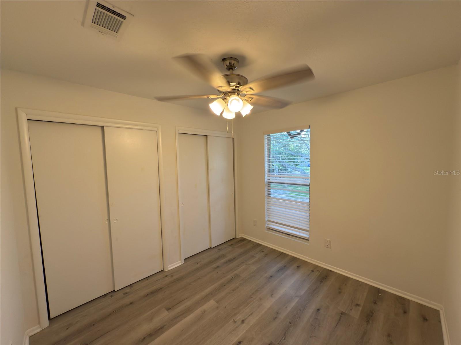 Listing photo id 50 for 3765 Shore Boulevard