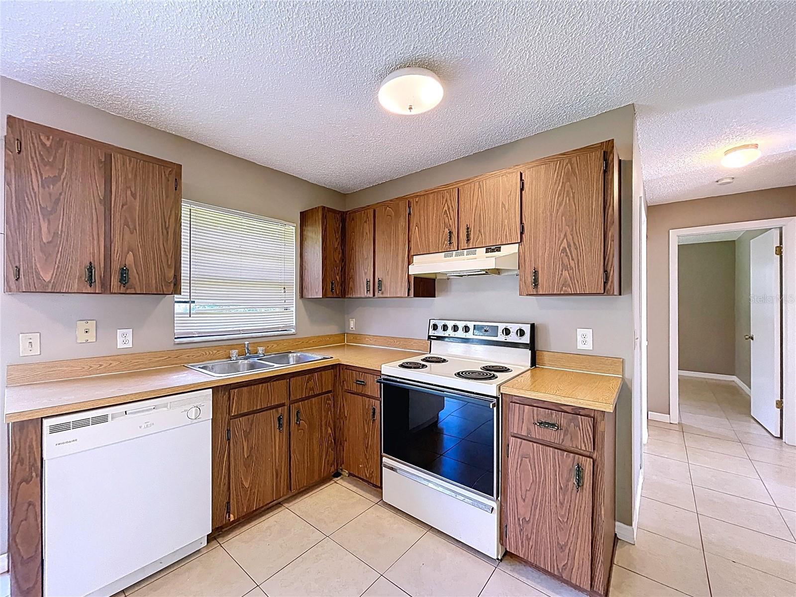 Listing photo id 10 for 3251 Gretna Drive