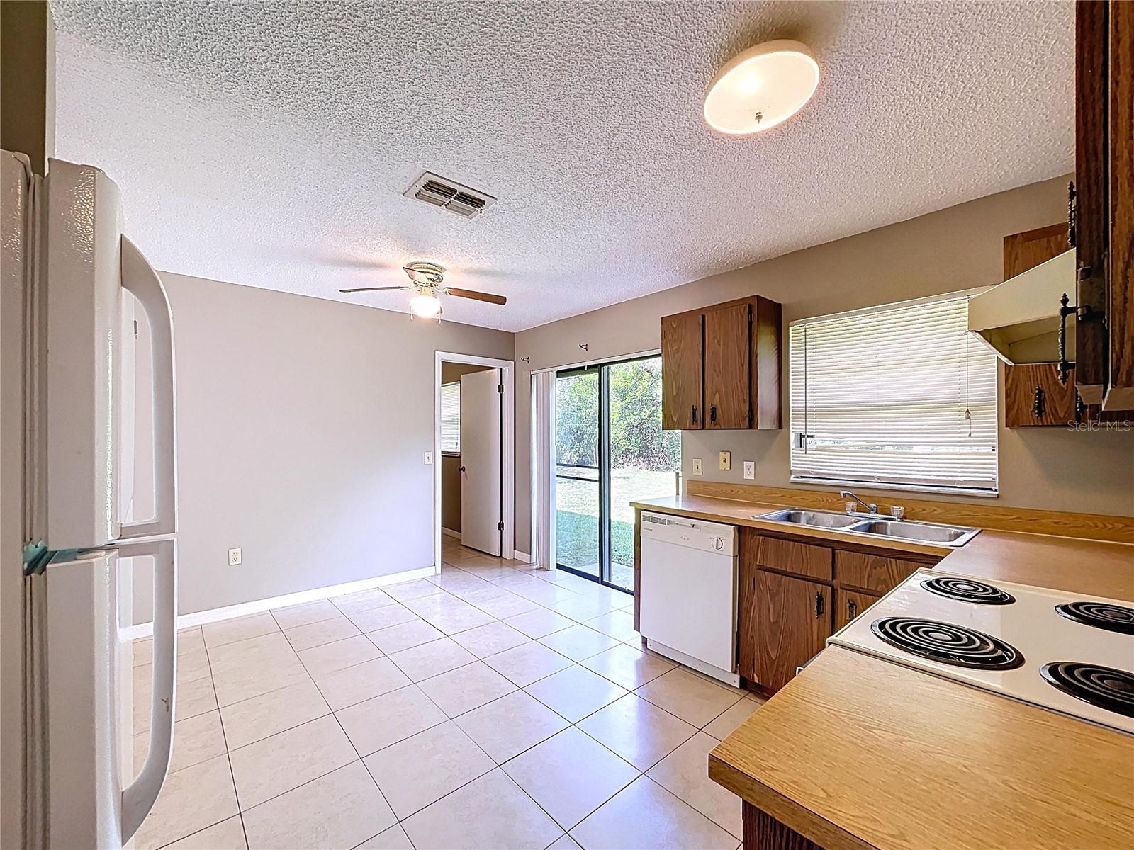 Listing photo id 11 for 3251 Gretna Drive