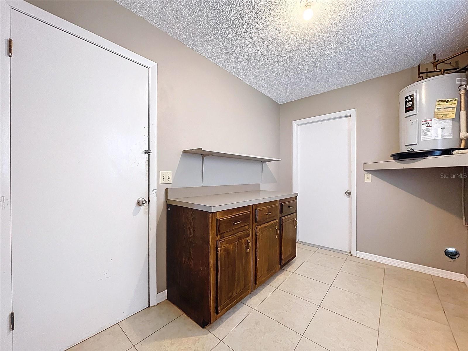 Listing photo id 14 for 3251 Gretna Drive