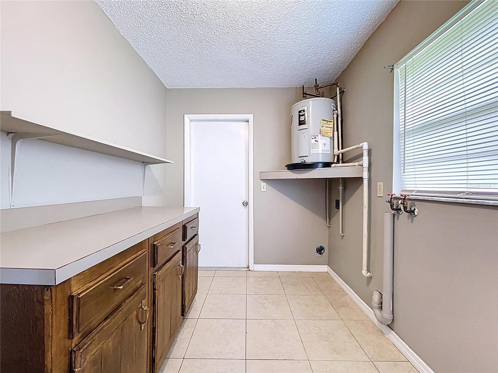 Listing photo id 15 for 3251 Gretna Drive