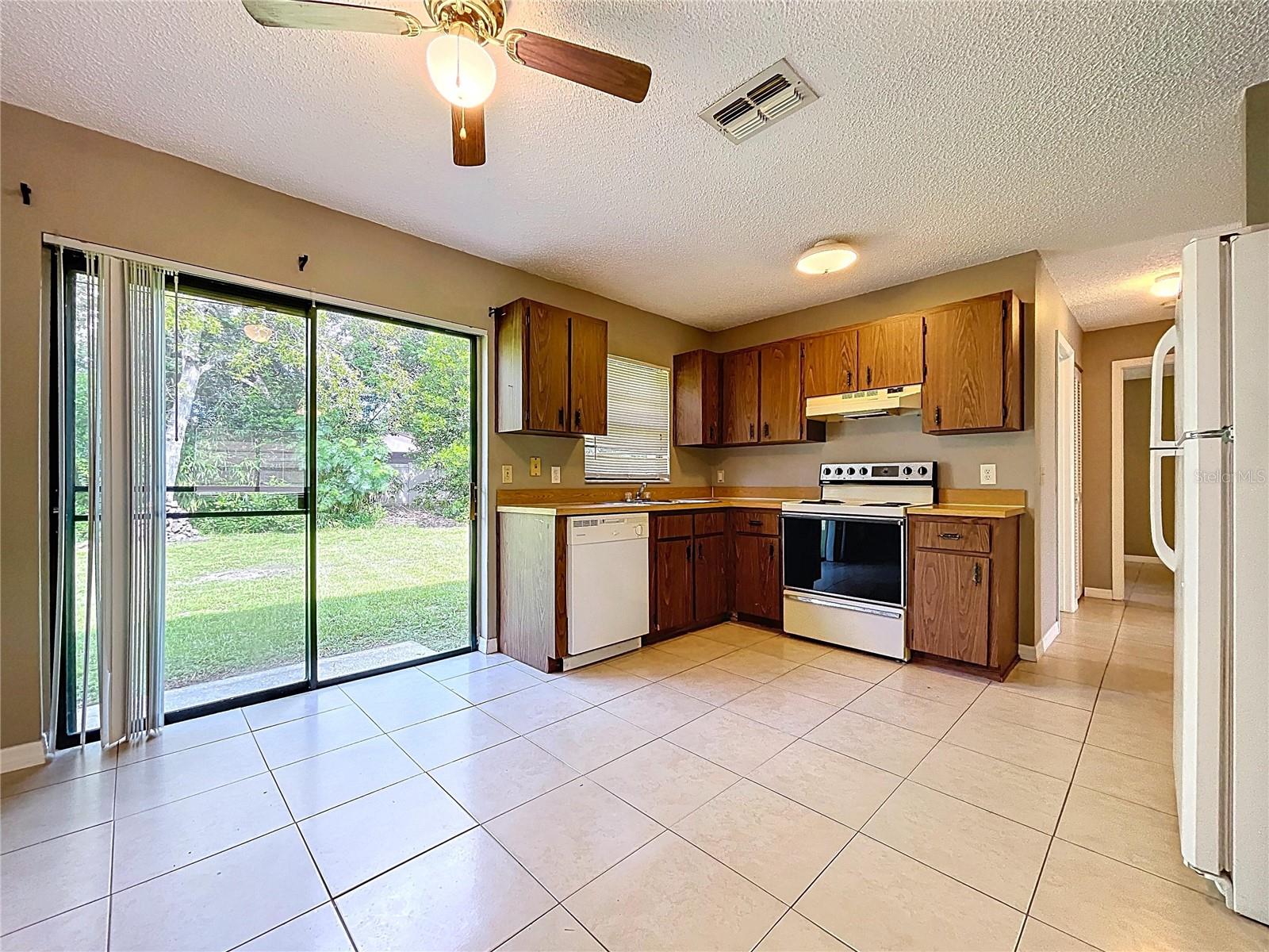 Listing photo id 16 for 3251 Gretna Drive