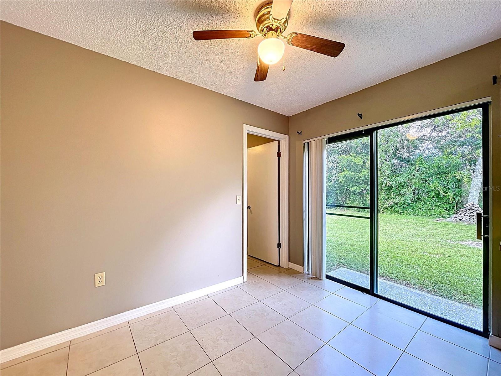 Listing photo id 17 for 3251 Gretna Drive