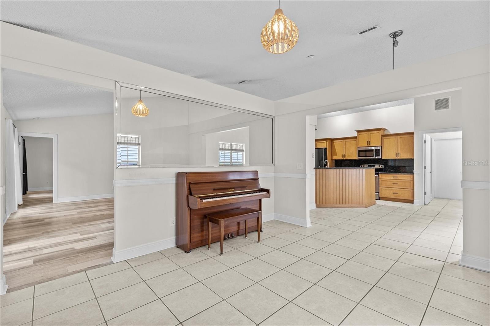 Image 15 of 36 For 1671 Silverwood Street