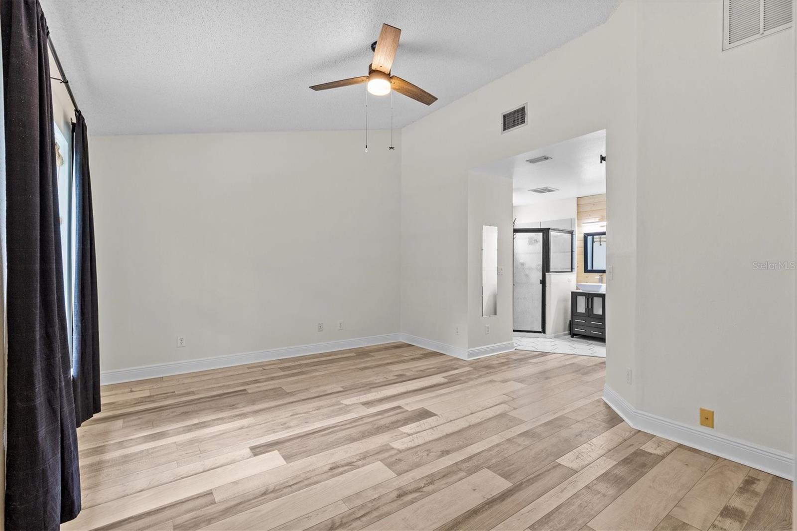 Image 16 of 36 For 1671 Silverwood Street