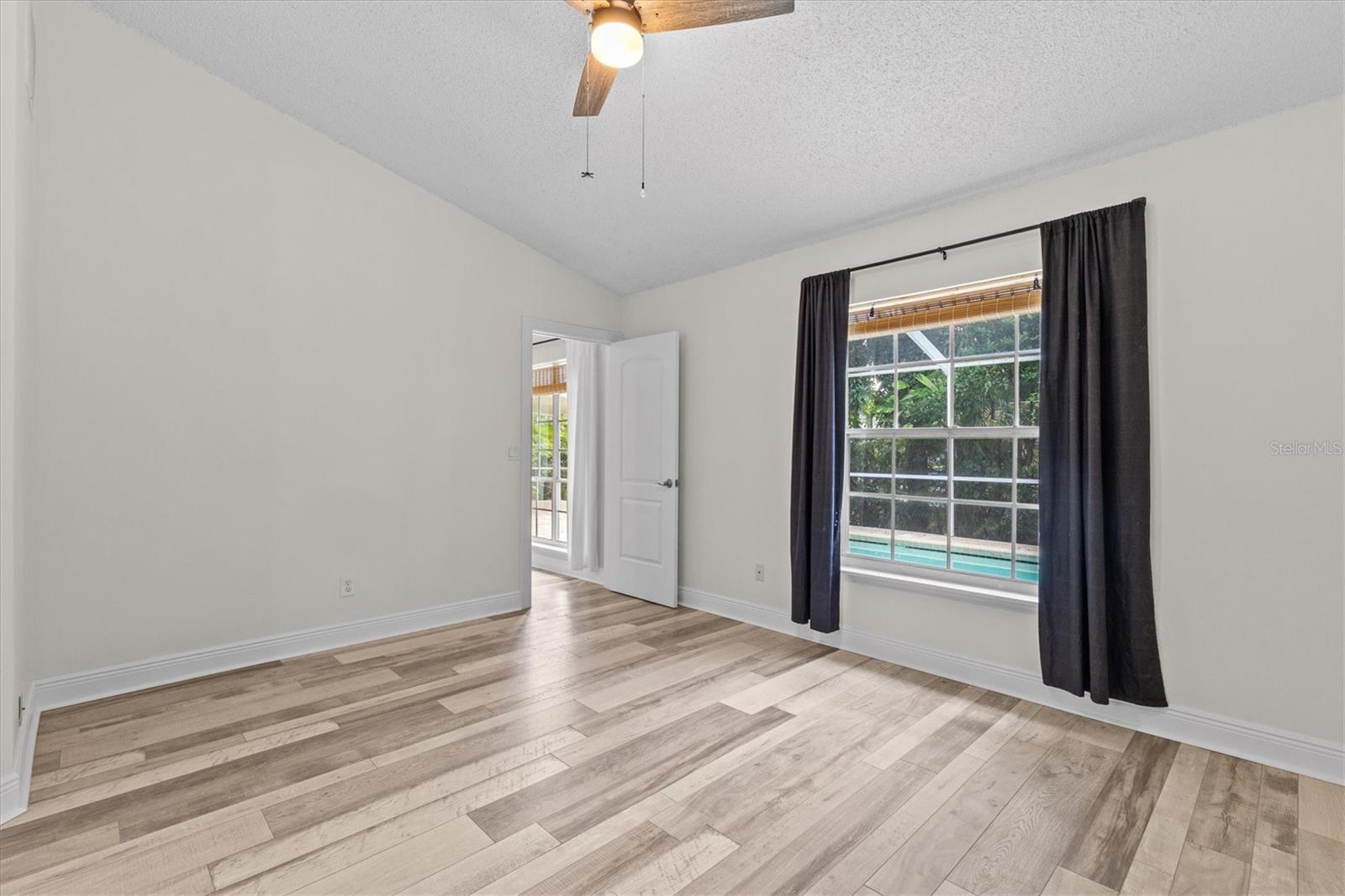 Image 17 of 36 For 1671 Silverwood Street