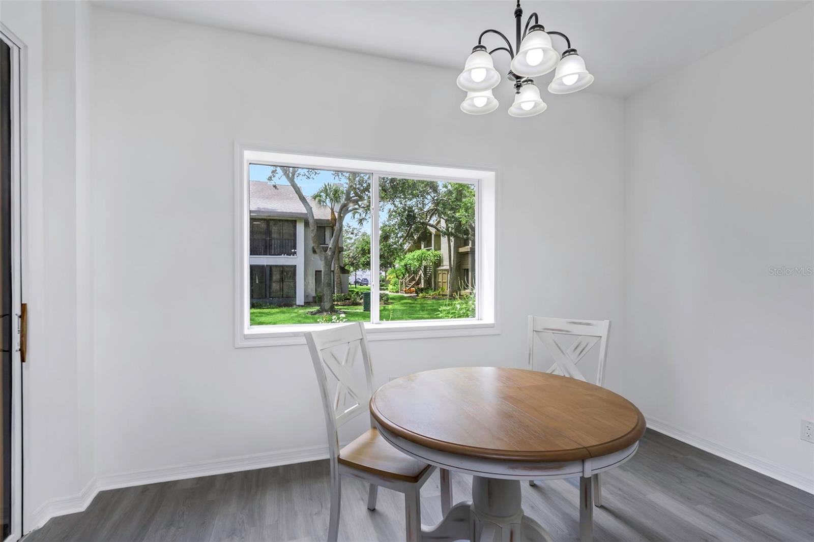 Image 12 of 49 For 3044 Red Oak Court 101