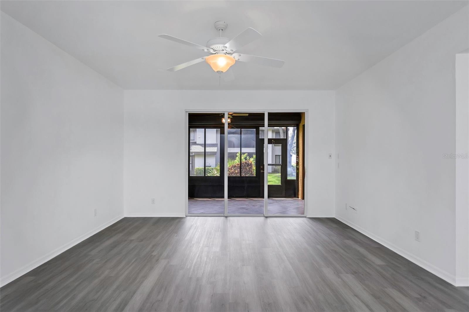 Image 15 of 49 For 3044 Red Oak Court 101