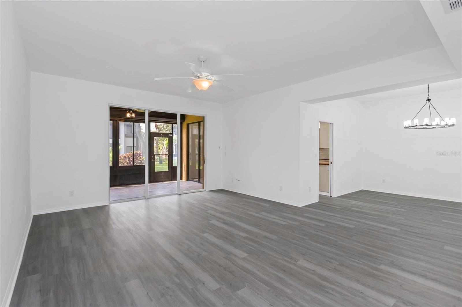 Image 16 of 49 For 3044 Red Oak Court 101