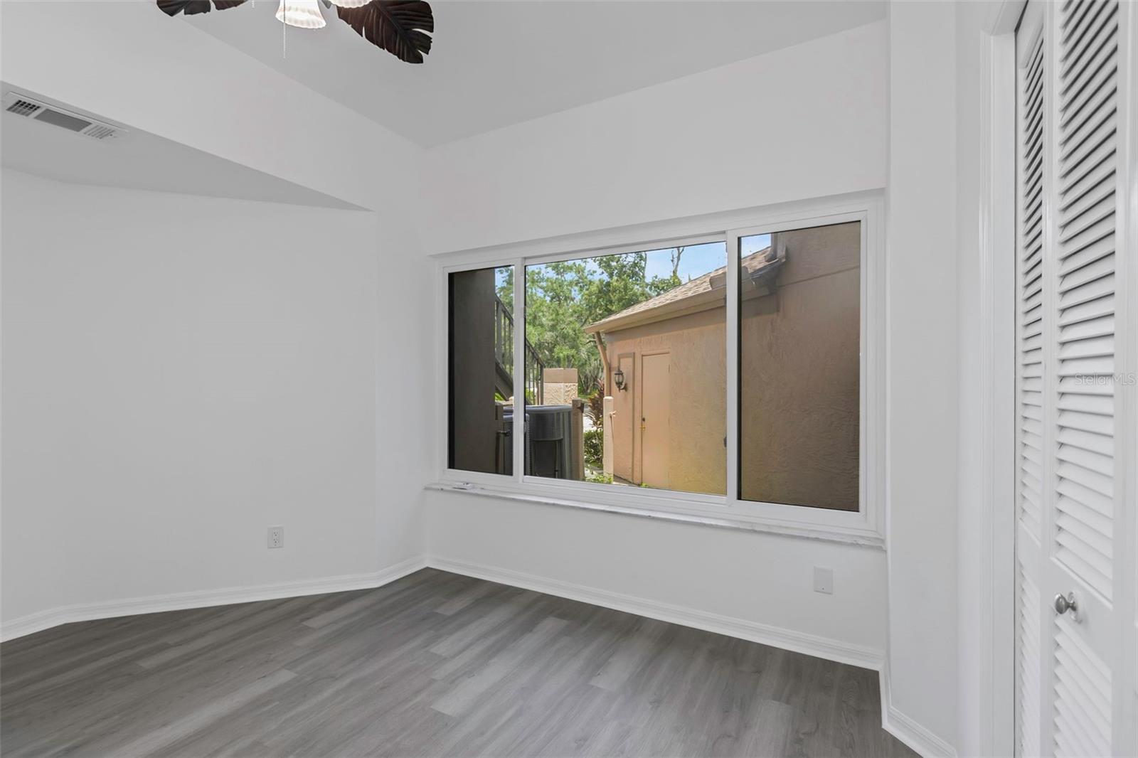 Image 17 of 49 For 3044 Red Oak Court 101