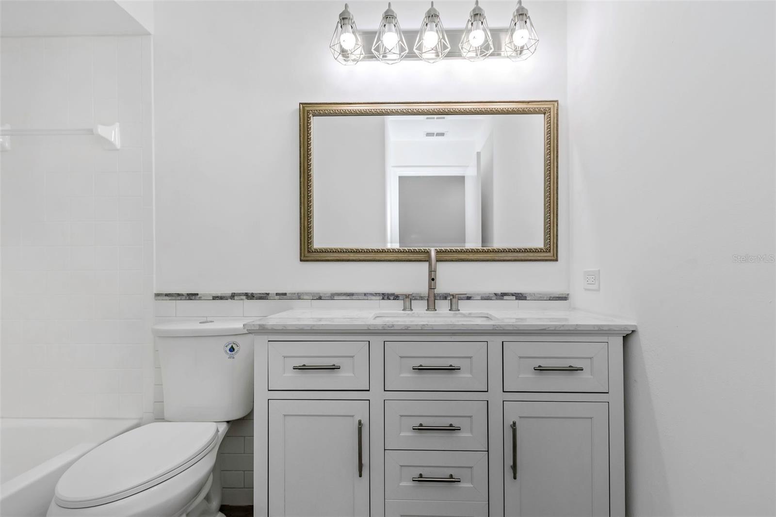 Image 20 of 49 For 3044 Red Oak Court 101