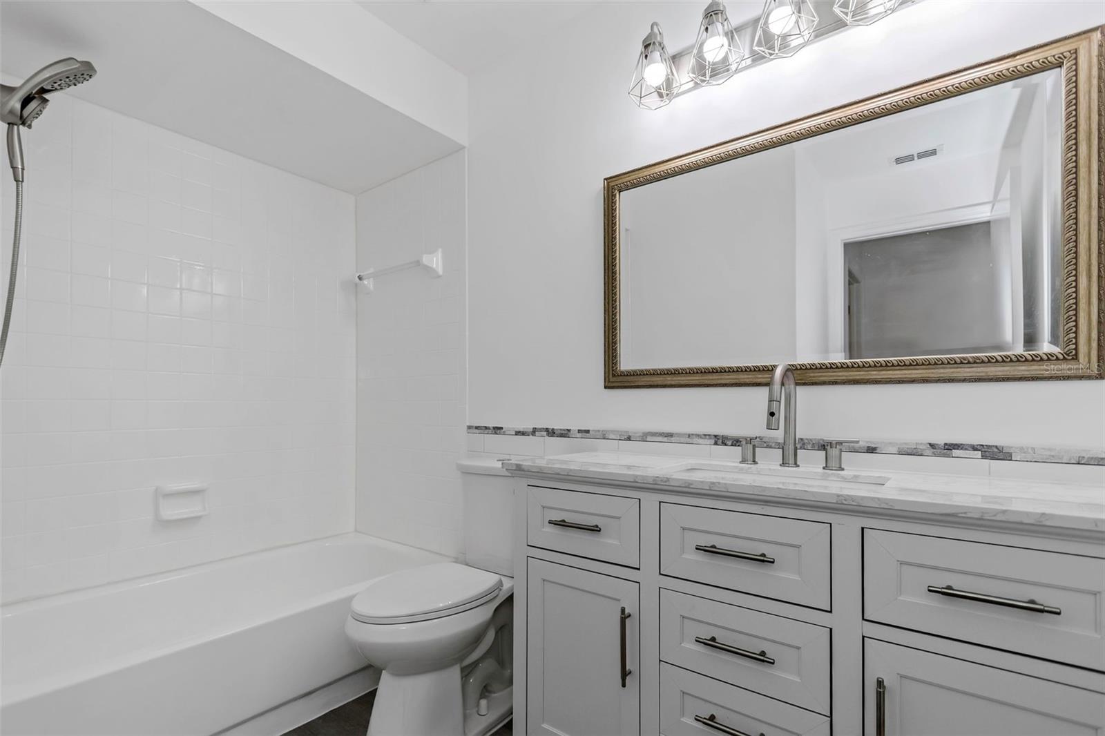 Image 21 of 49 For 3044 Red Oak Court 101