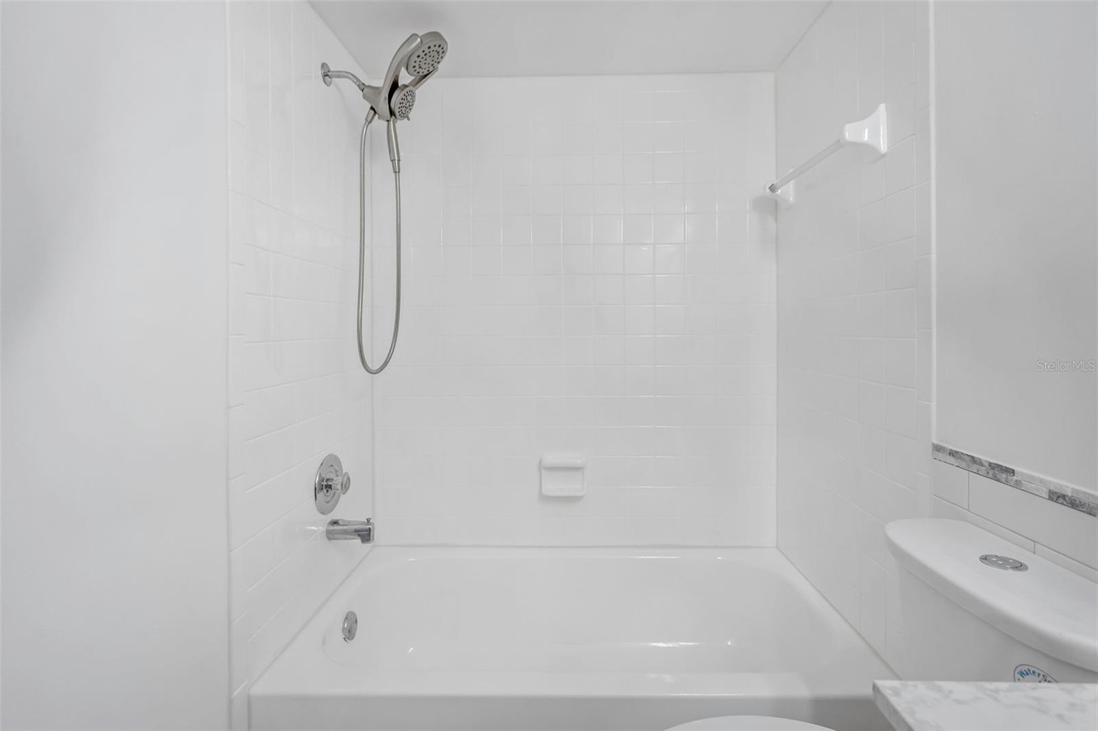 Image 22 of 49 For 3044 Red Oak Court 101