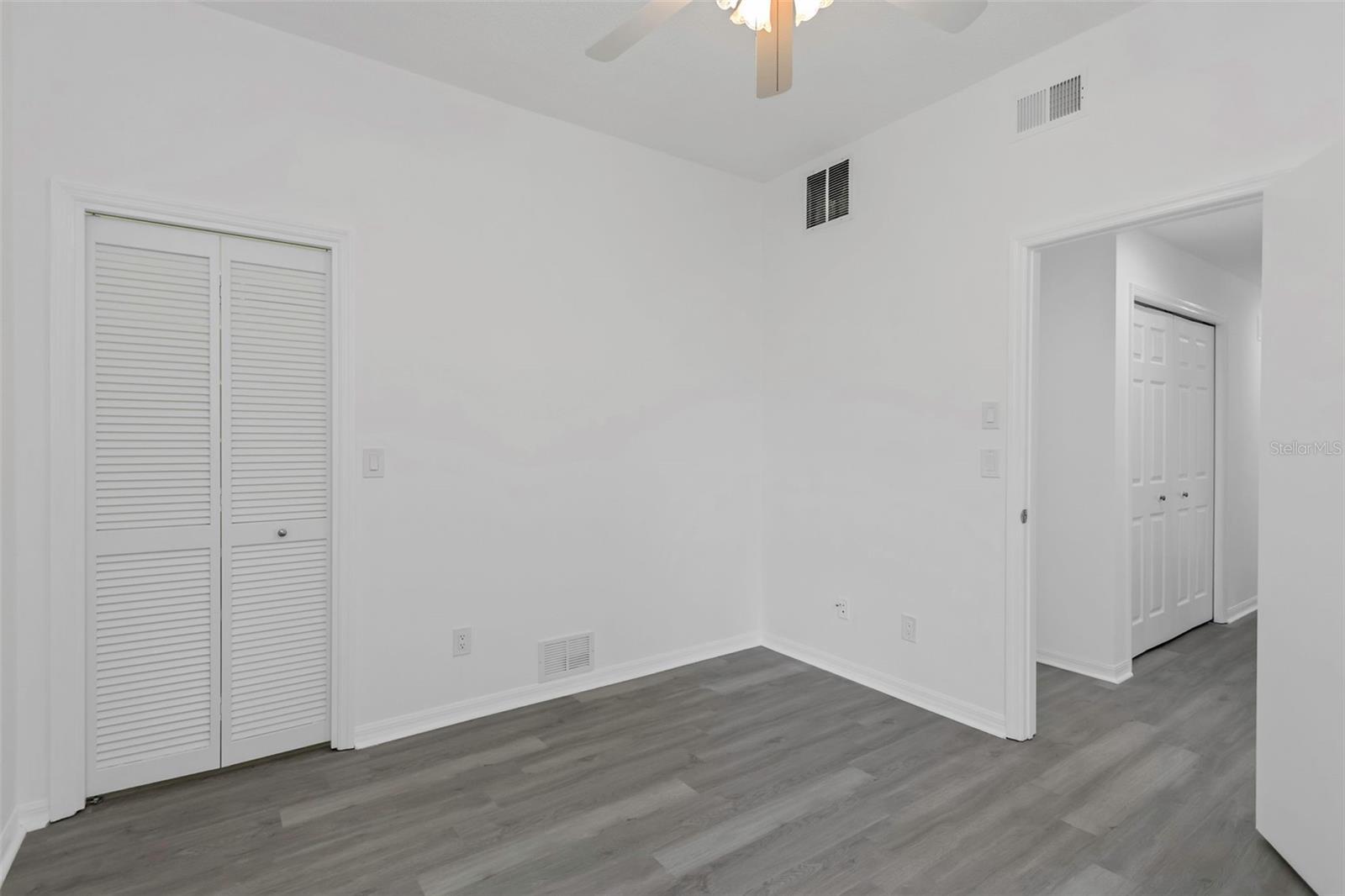 Image 23 of 49 For 3044 Red Oak Court 101