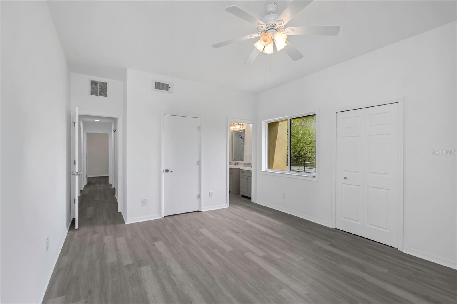 Image 27 of 49 For 3044 Red Oak Court 101