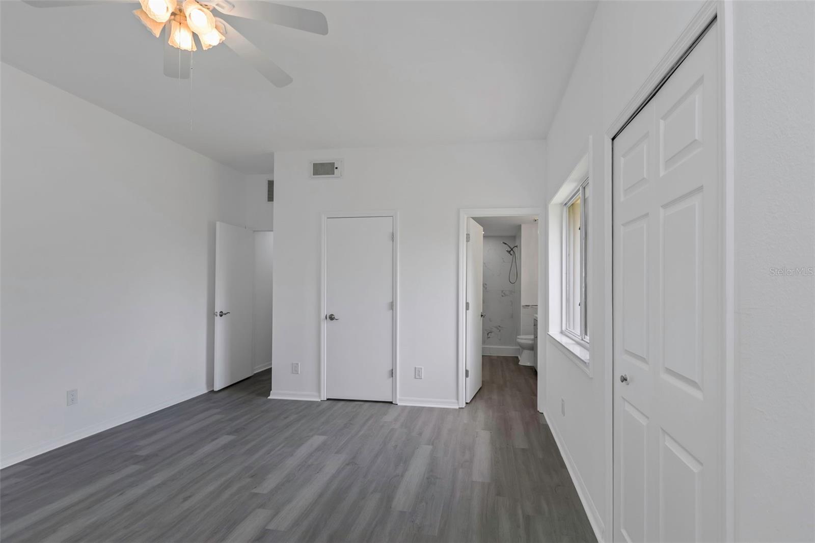 Image 29 of 49 For 3044 Red Oak Court 101