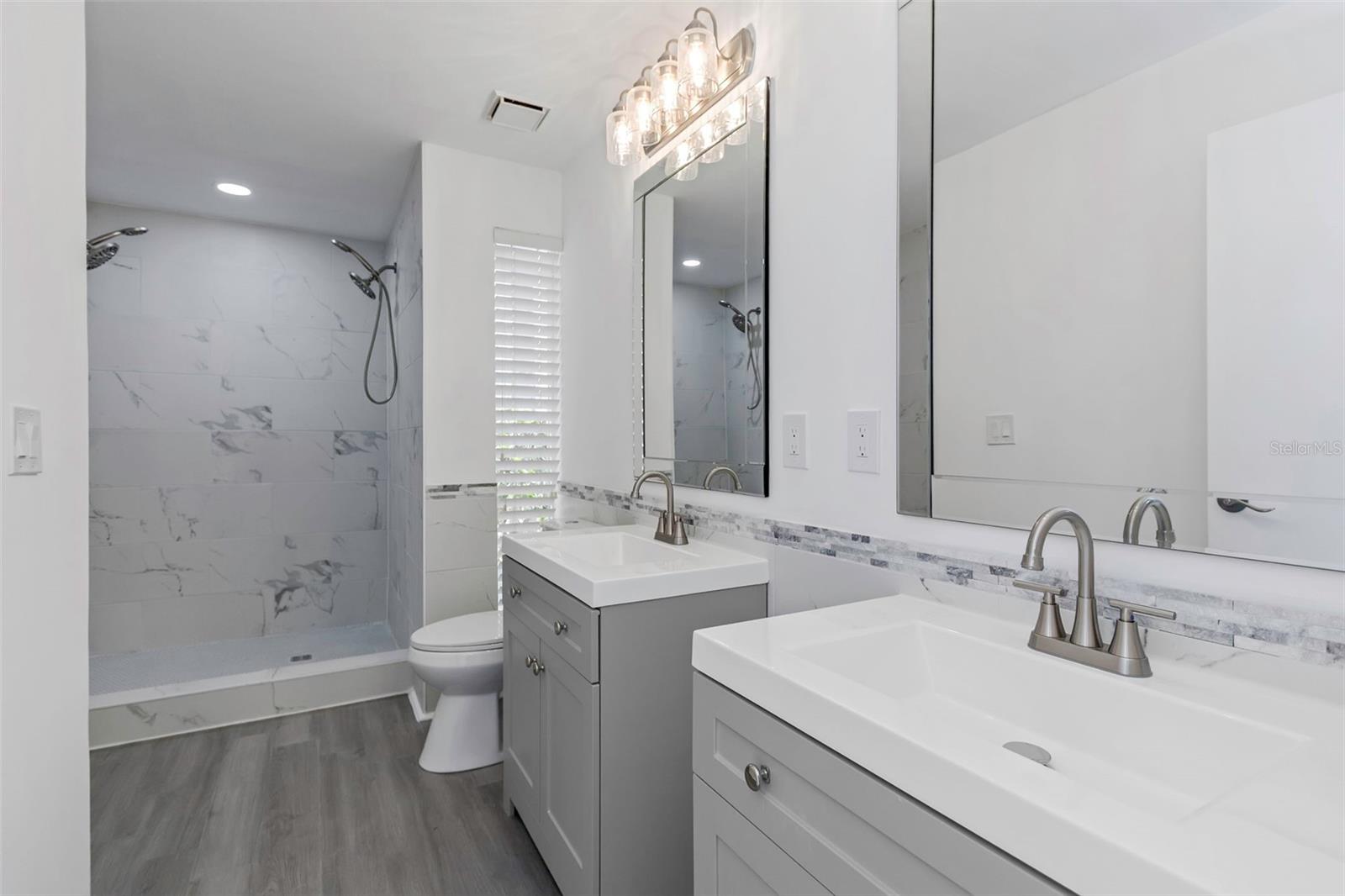 Image 31 of 49 For 3044 Red Oak Court 101