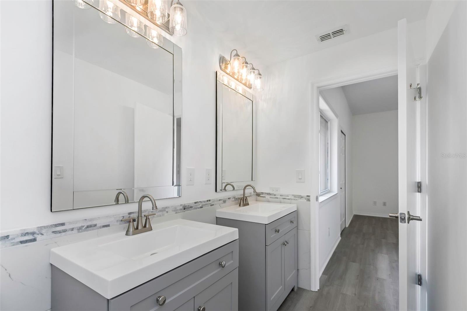Image 32 of 49 For 3044 Red Oak Court 101