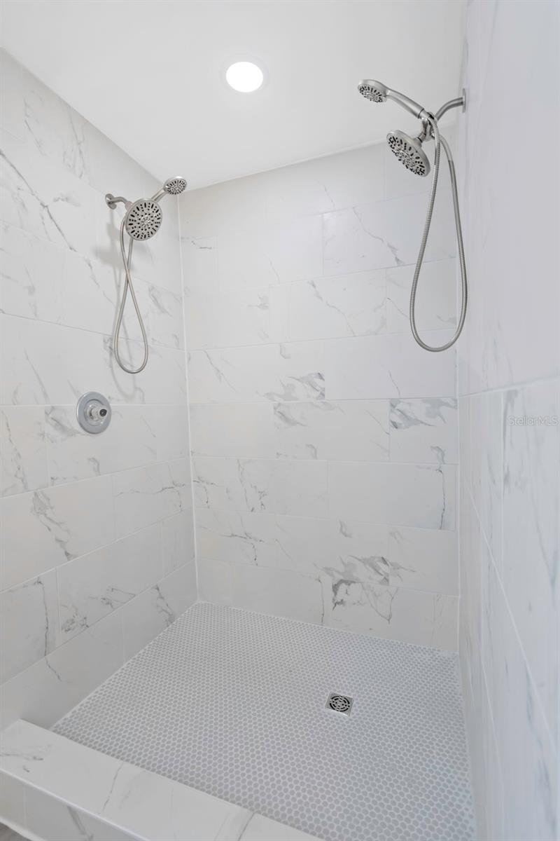Image 33 of 49 For 3044 Red Oak Court 101