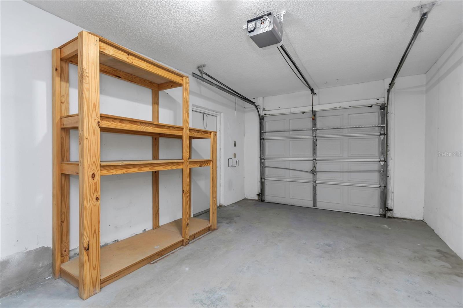 Image 39 of 49 For 3044 Red Oak Court 101