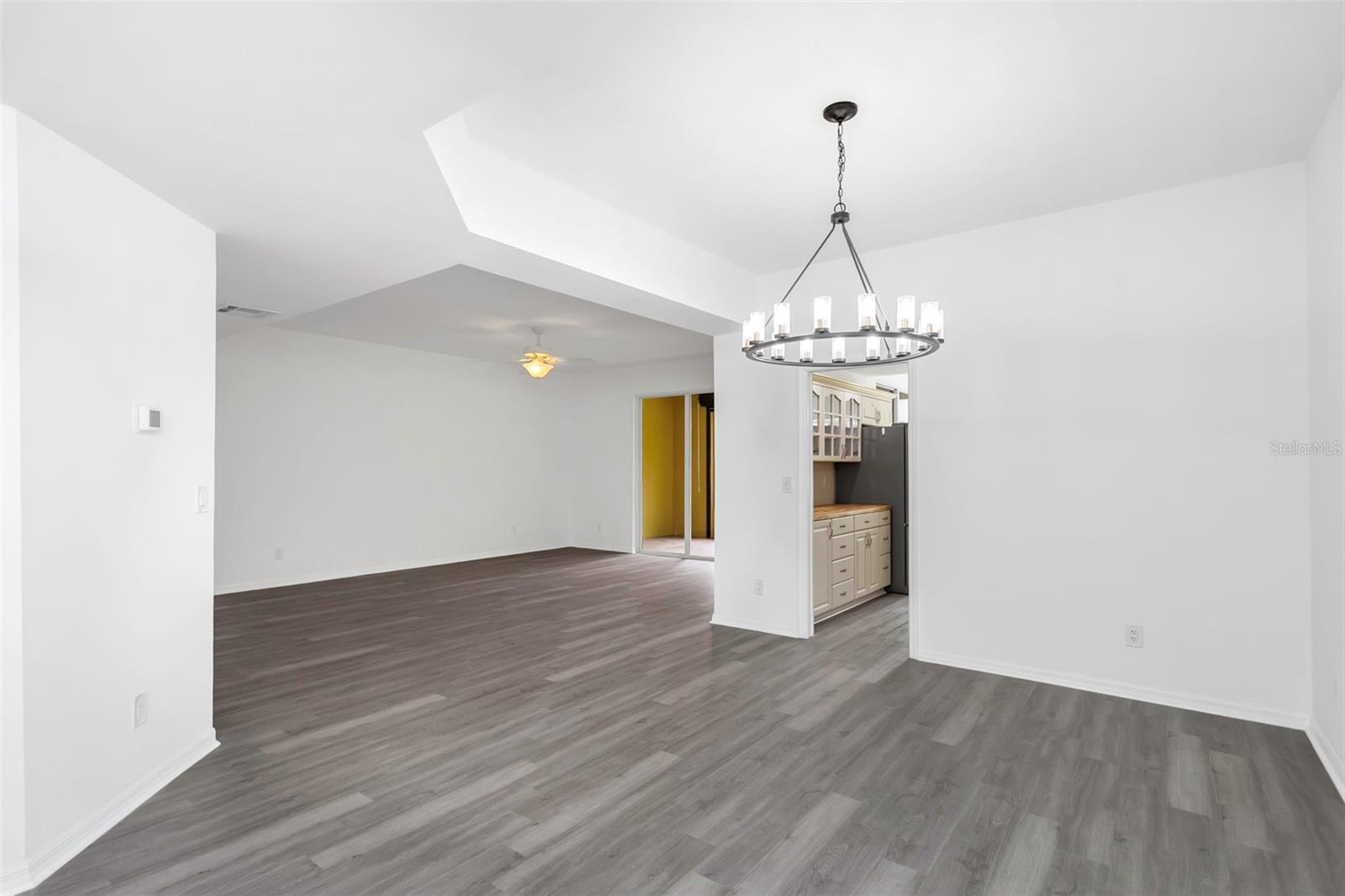 Image 4 of 49 For 3044 Red Oak Court 101