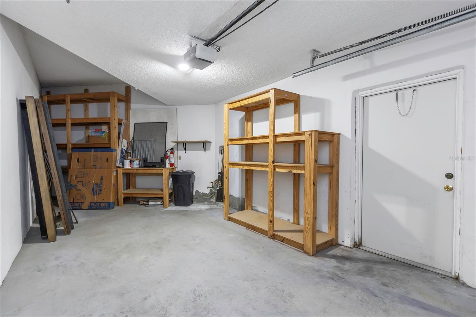 Image 40 of 49 For 3044 Red Oak Court 101
