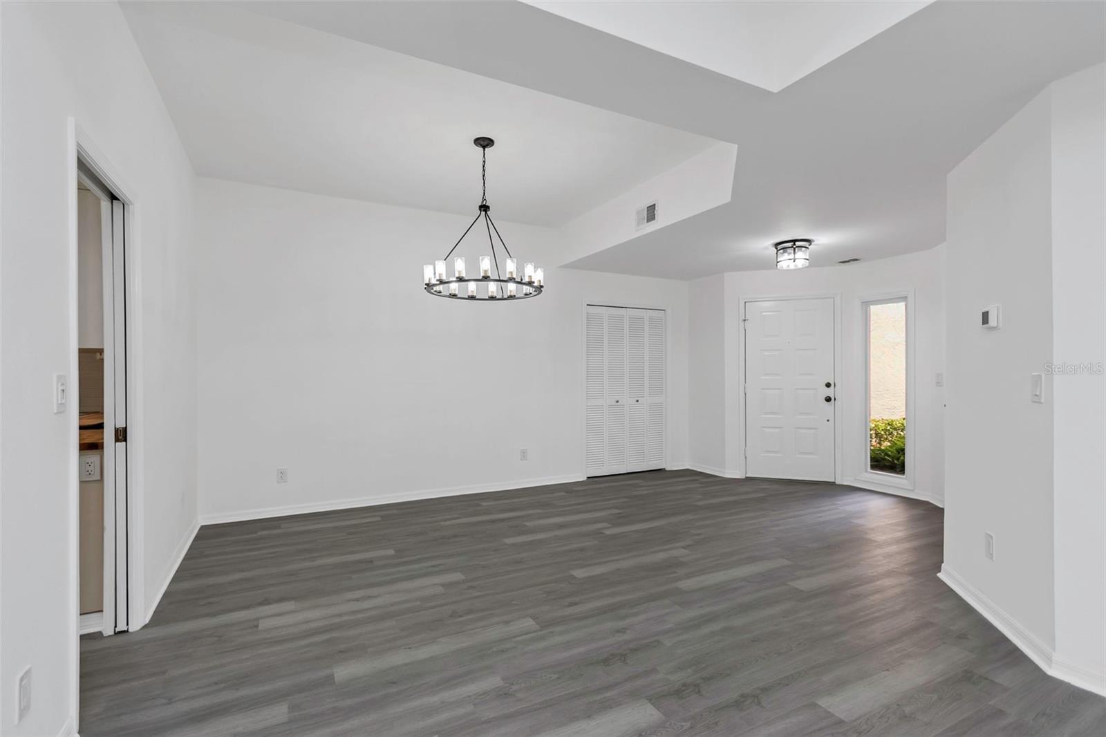 Image 5 of 49 For 3044 Red Oak Court 101