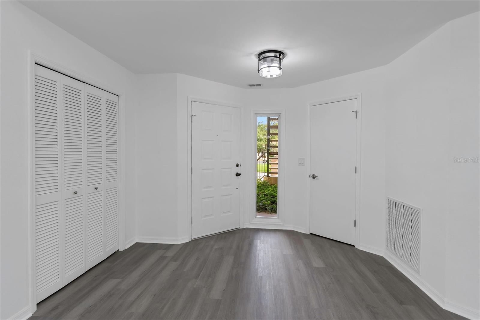 Image 6 of 49 For 3044 Red Oak Court 101