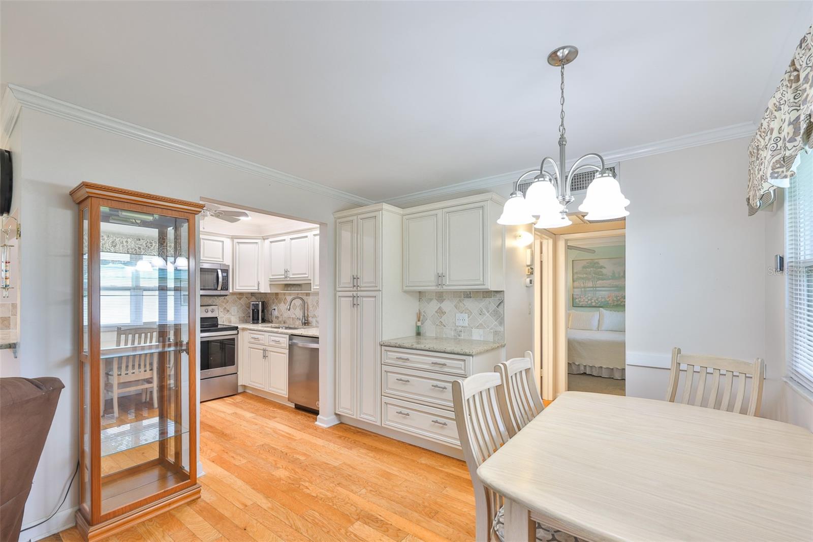 Image 10 of 47 For 205 Kings Boulevard 55