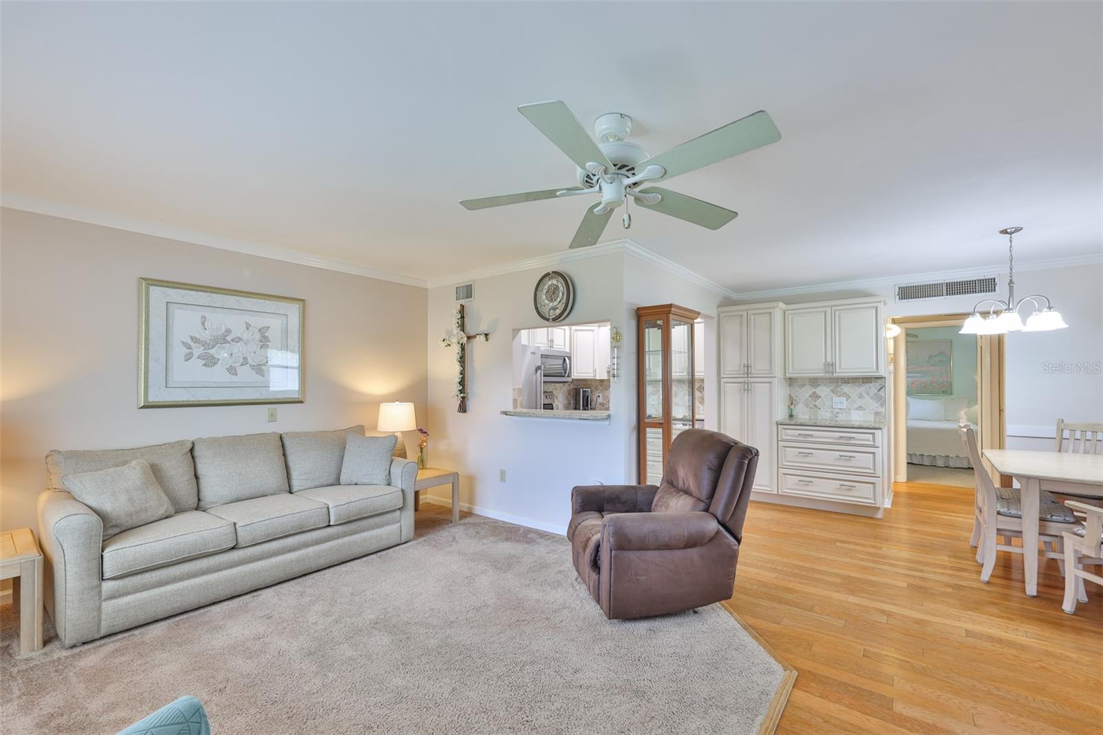 Image 11 of 47 For 205 Kings Boulevard 55