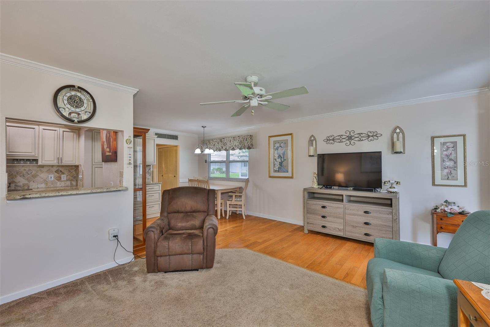 Image 12 of 47 For 205 Kings Boulevard 55