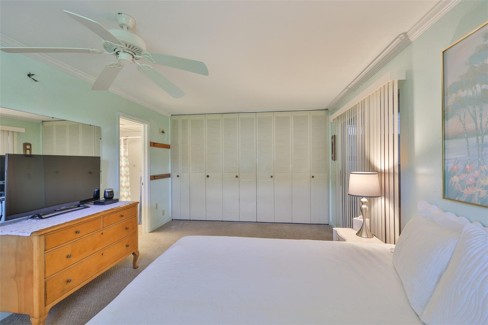 Image 17 of 47 For 205 Kings Boulevard 55