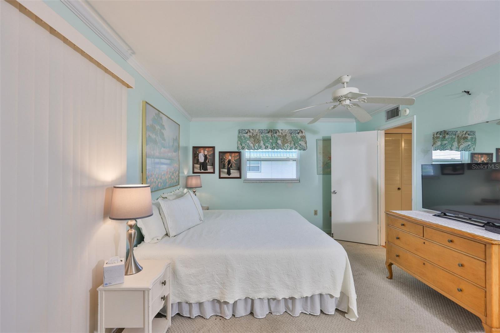 Image 18 of 47 For 205 Kings Boulevard 55