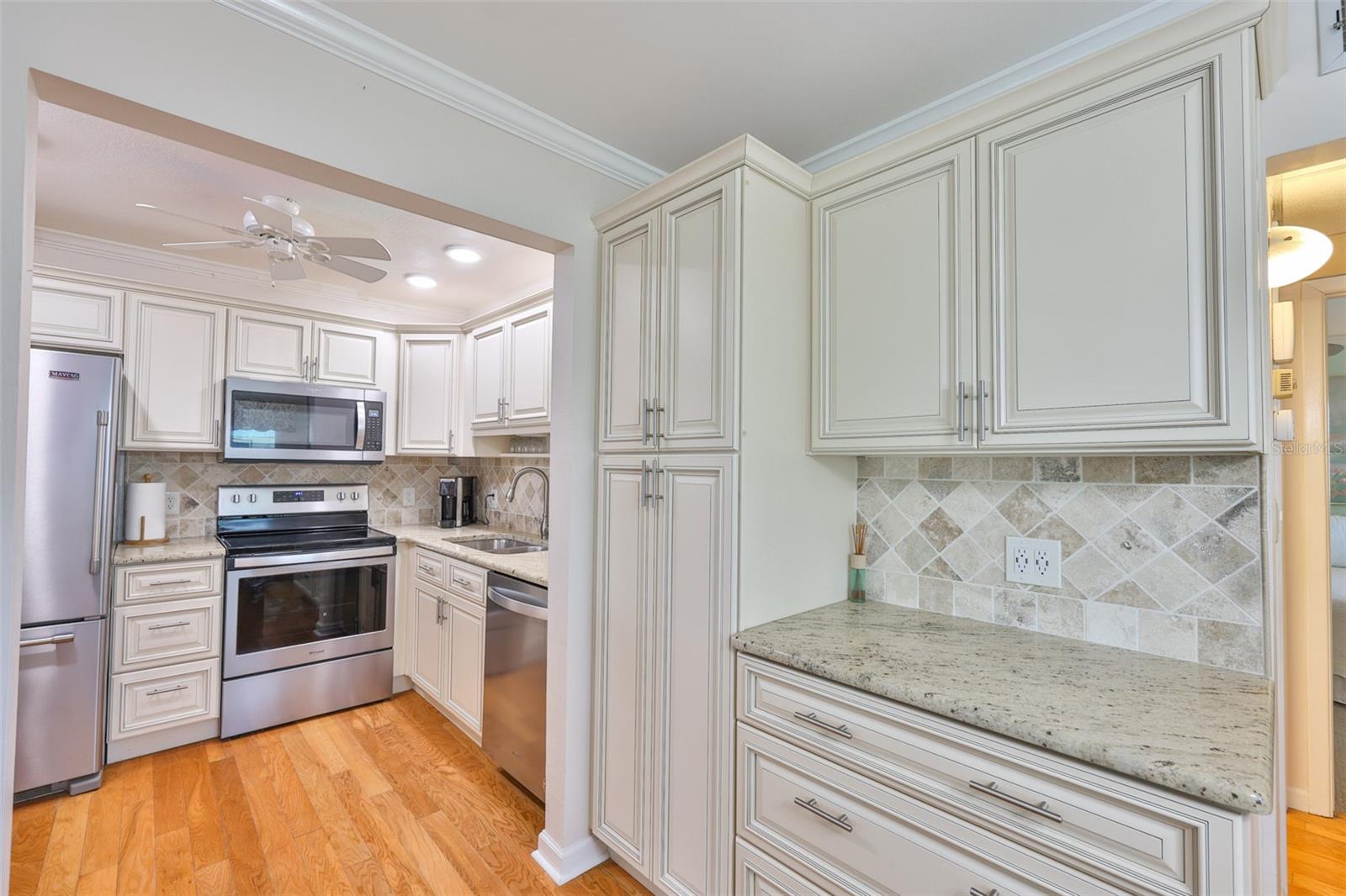 Image 2 of 47 For 205 Kings Boulevard 55