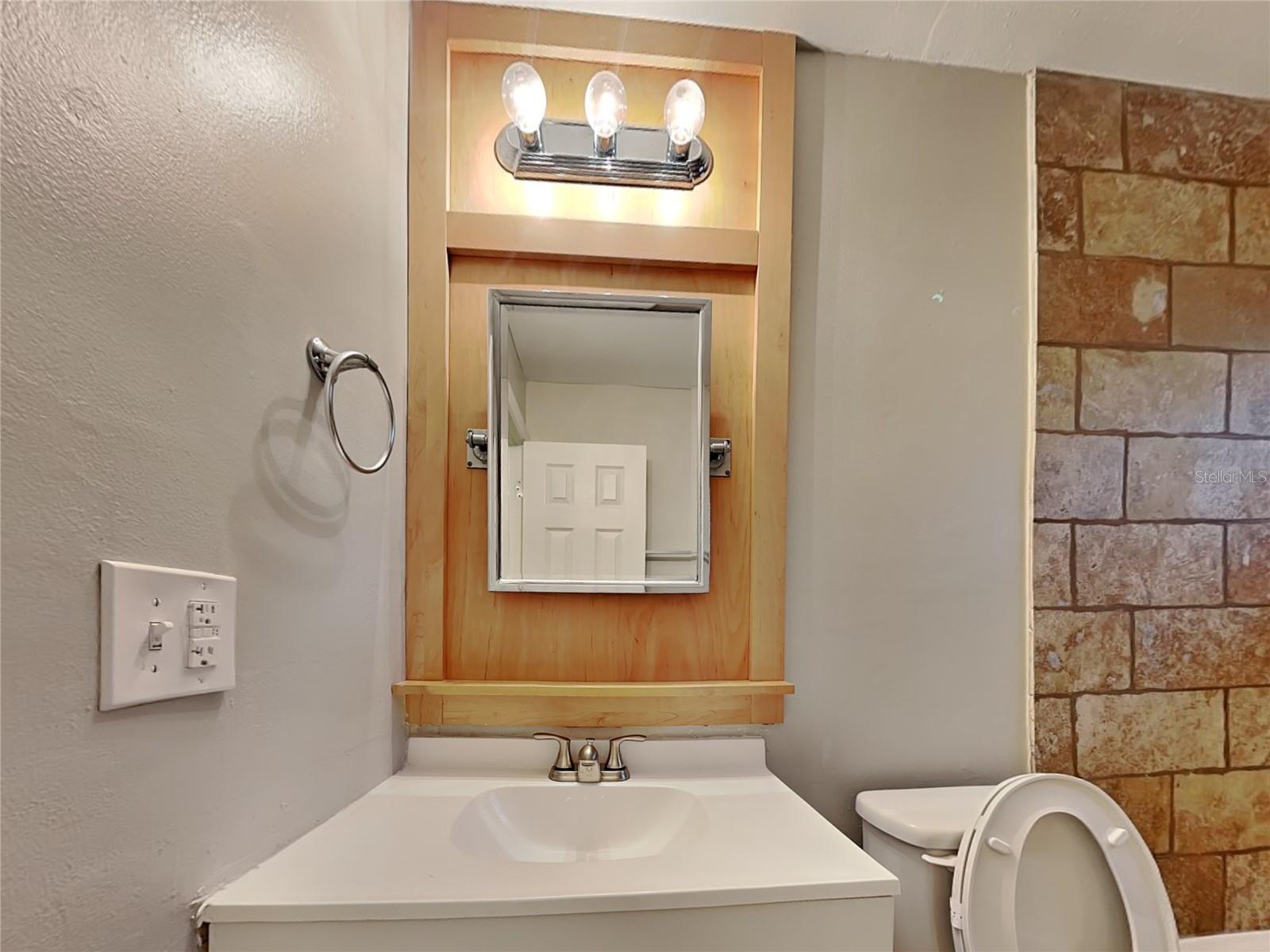 Image 13 of 16 For 105 Ravenway Drive