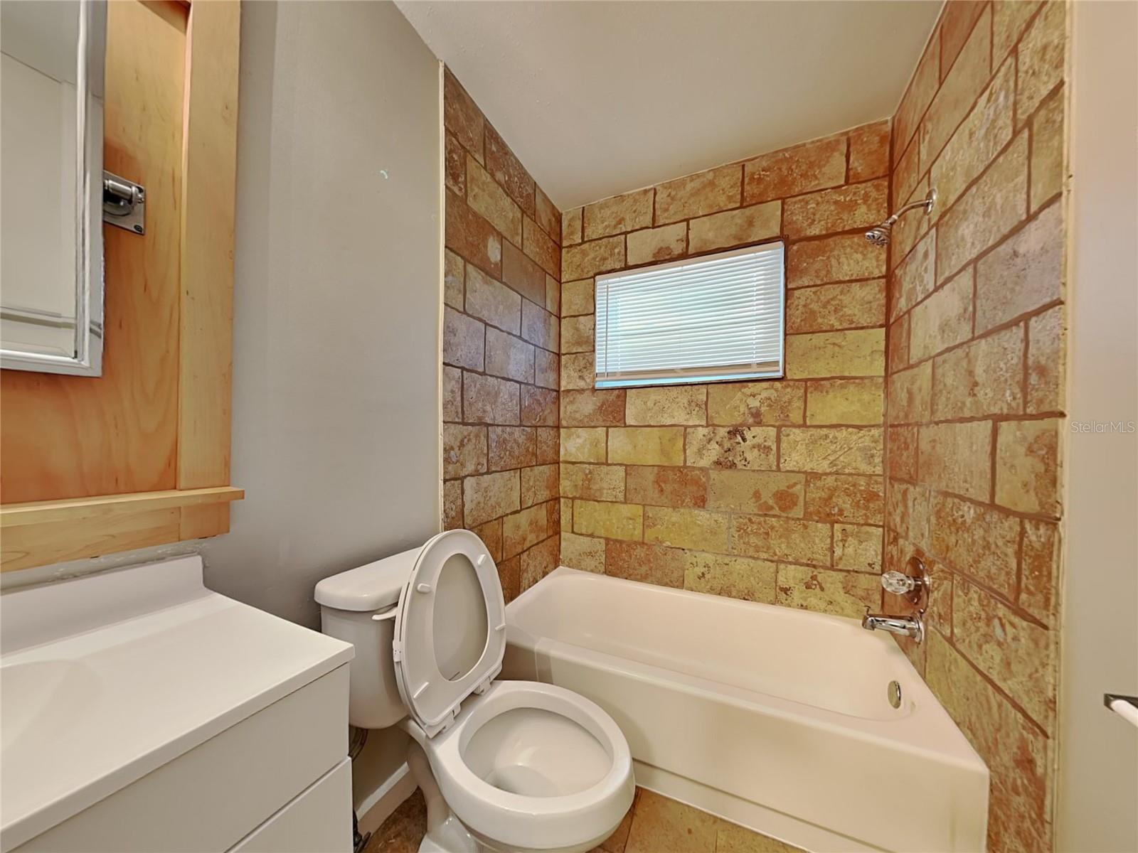 Image 14 of 16 For 105 Ravenway Drive