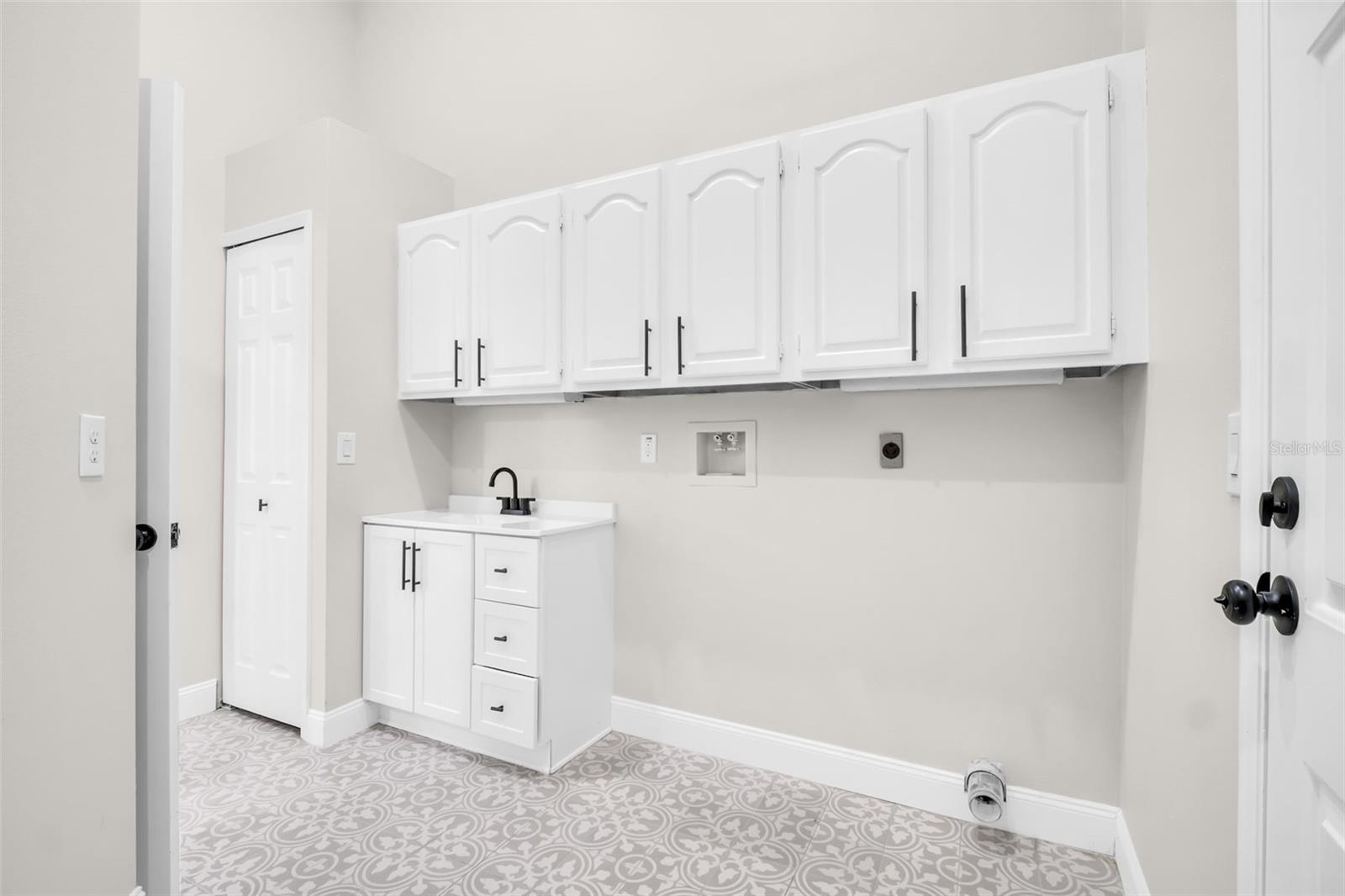 Image 39 of 54 For 2830 Resnik Circle W