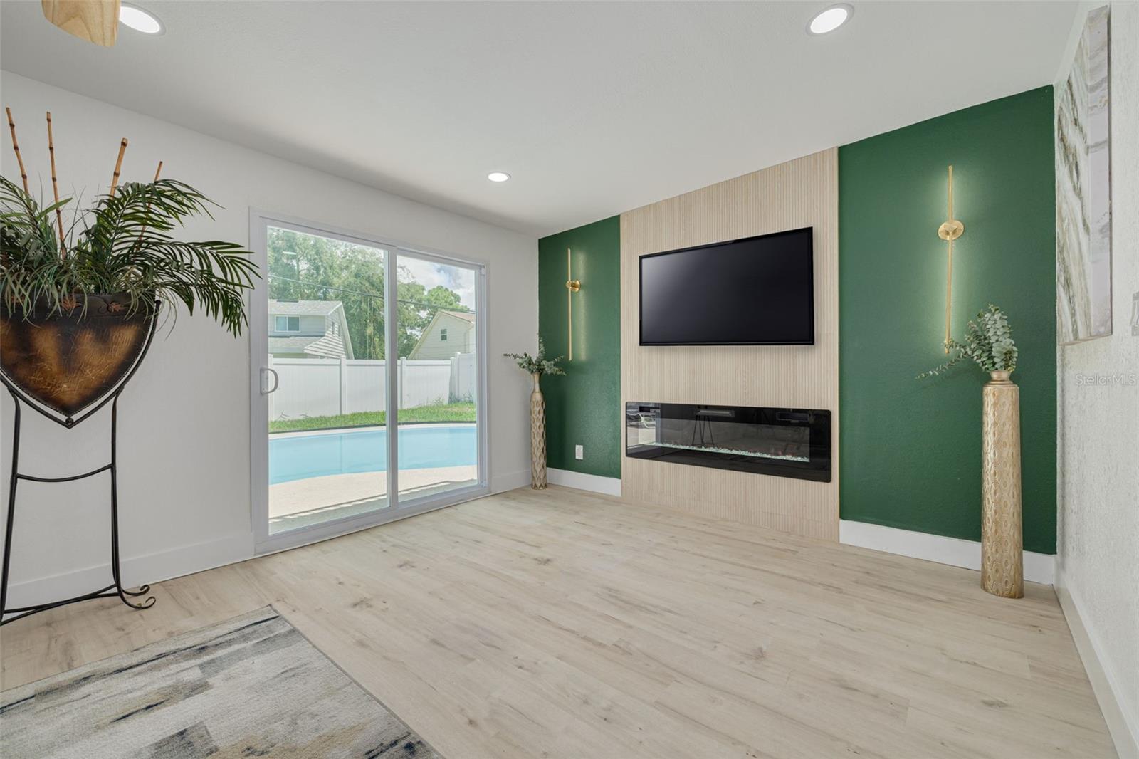 Image 17 of 44 For 12391 83rd Avenue