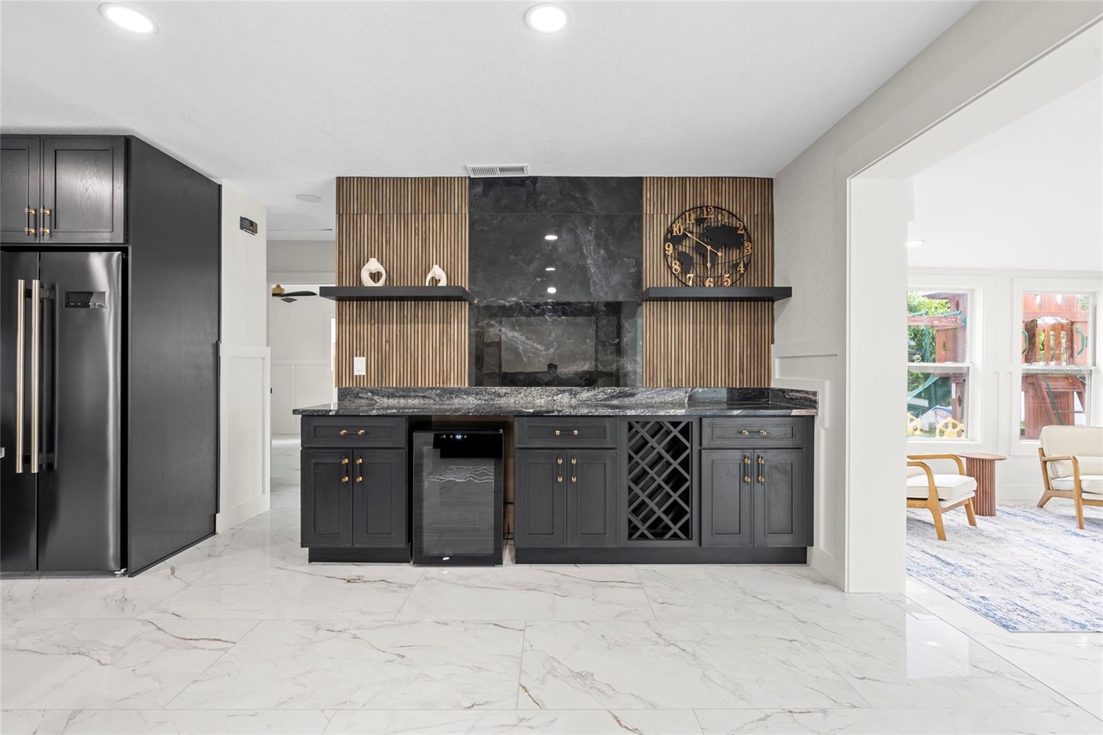 Listing photo id 9 for 4440 Huntington Street Ne