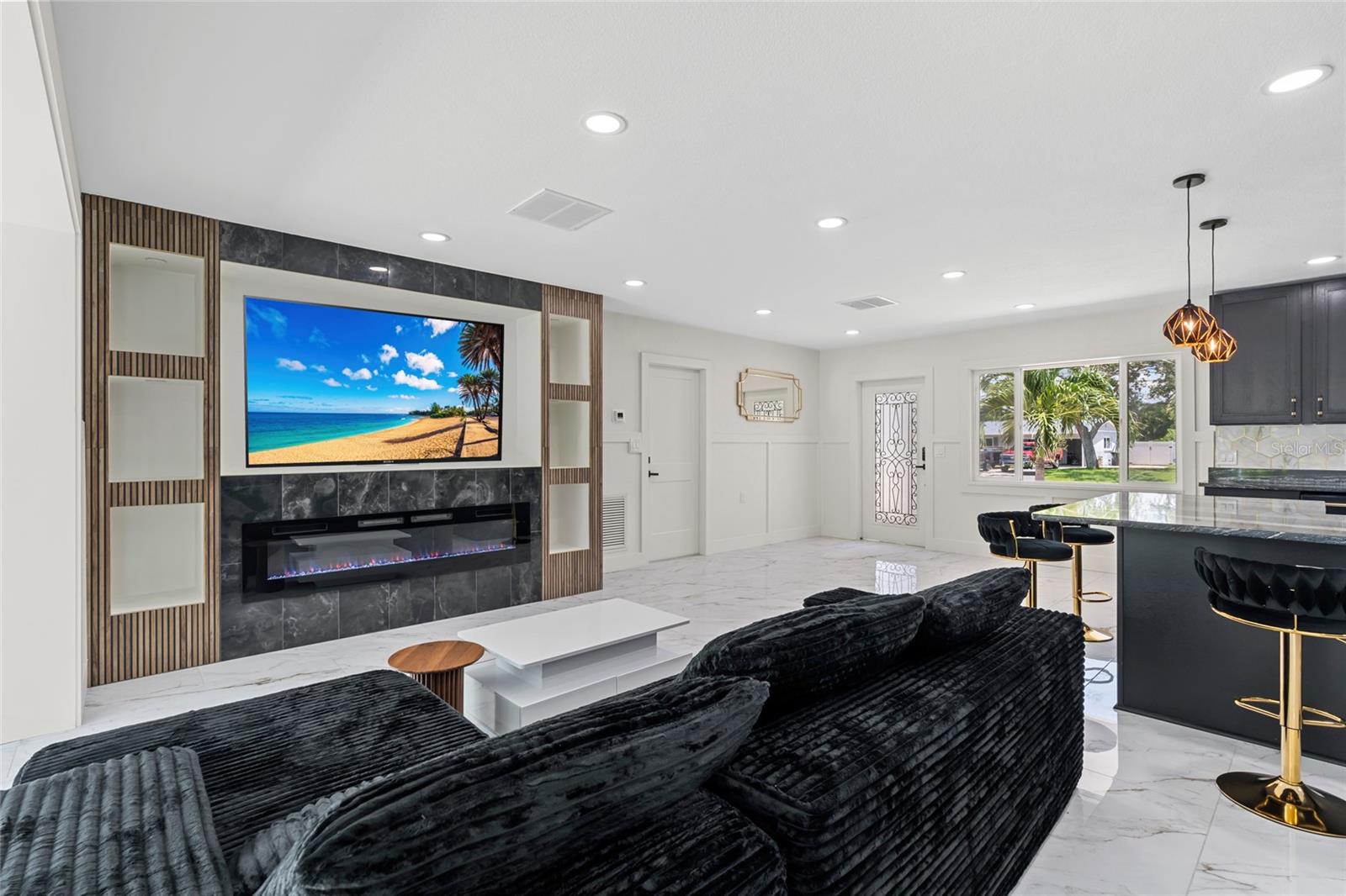 Listing photo id 12 for 4440 Huntington Street Ne