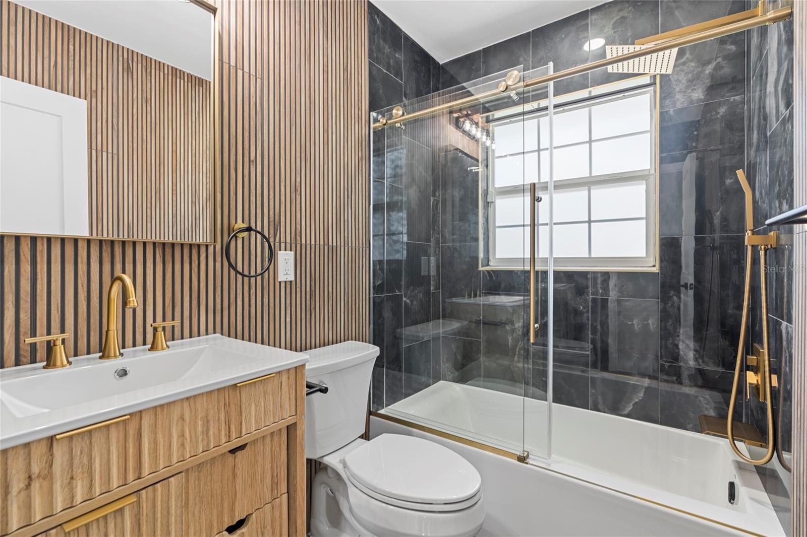 Listing photo id 19 for 4440 Huntington Street Ne
