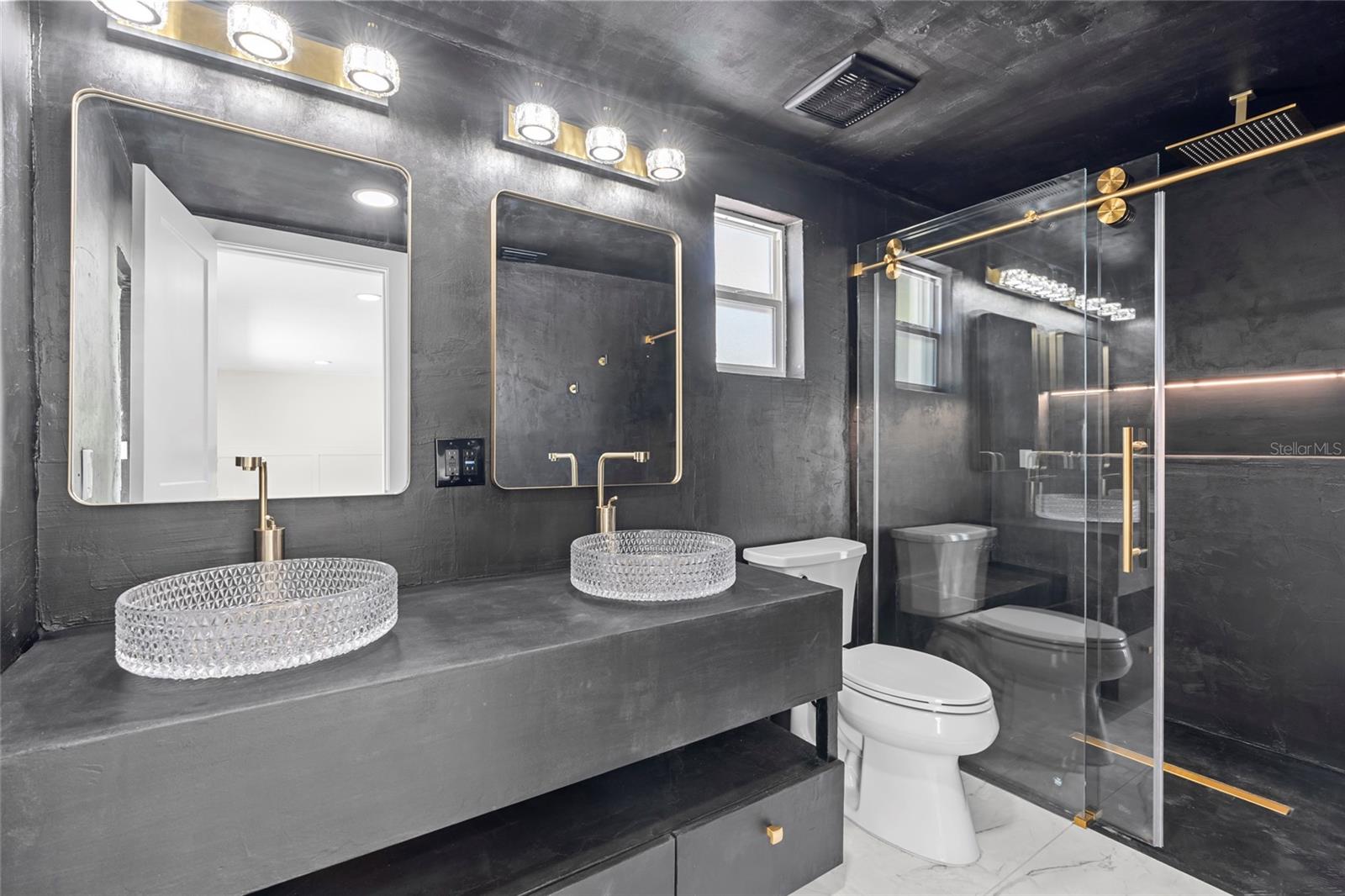 Listing photo id 23 for 4440 Huntington Street Ne