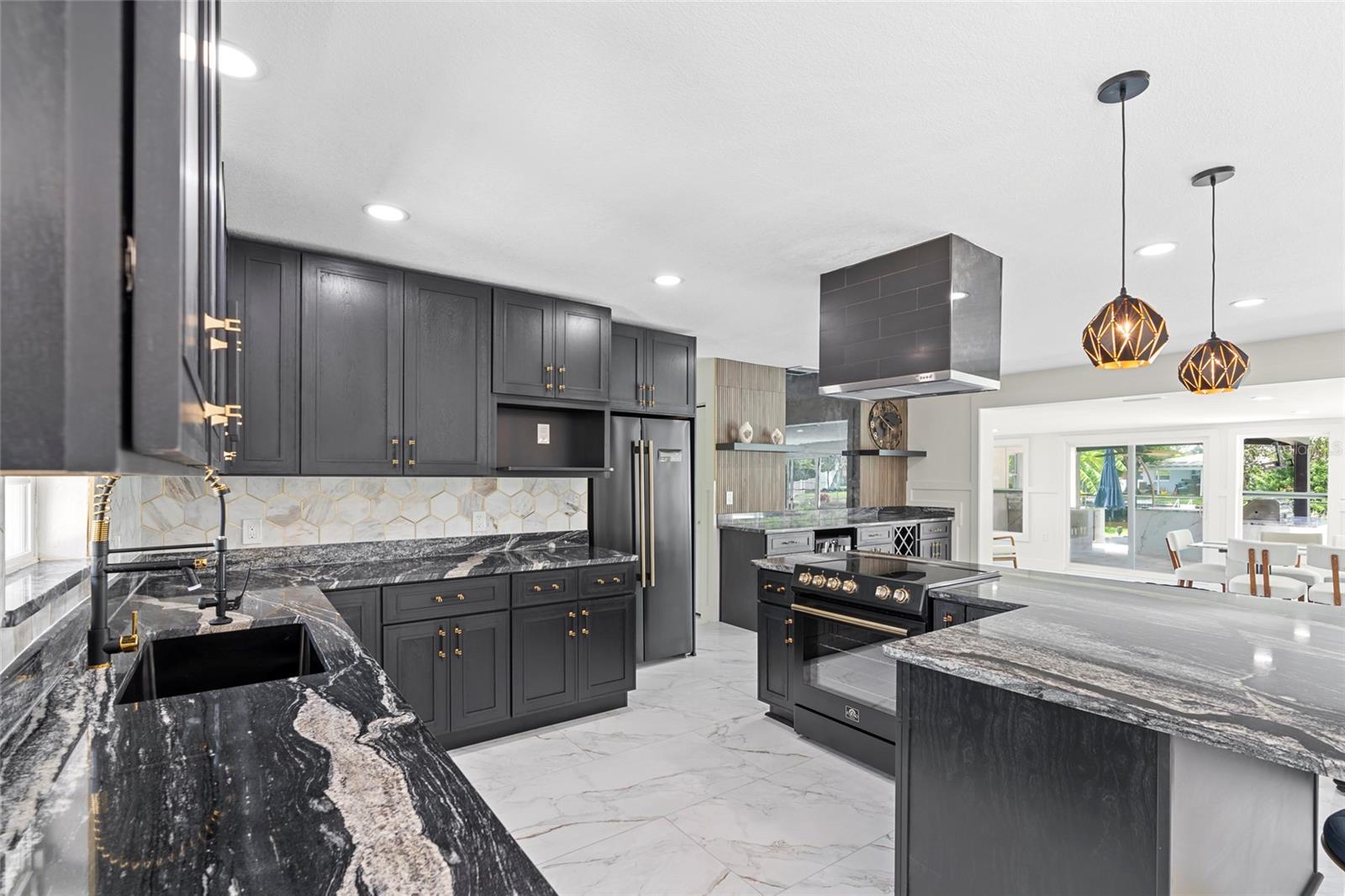 Listing photo id 1 for 4440 Huntington Street Ne